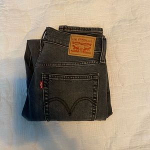 DARK WASH LEVIS SKINNY JEANS